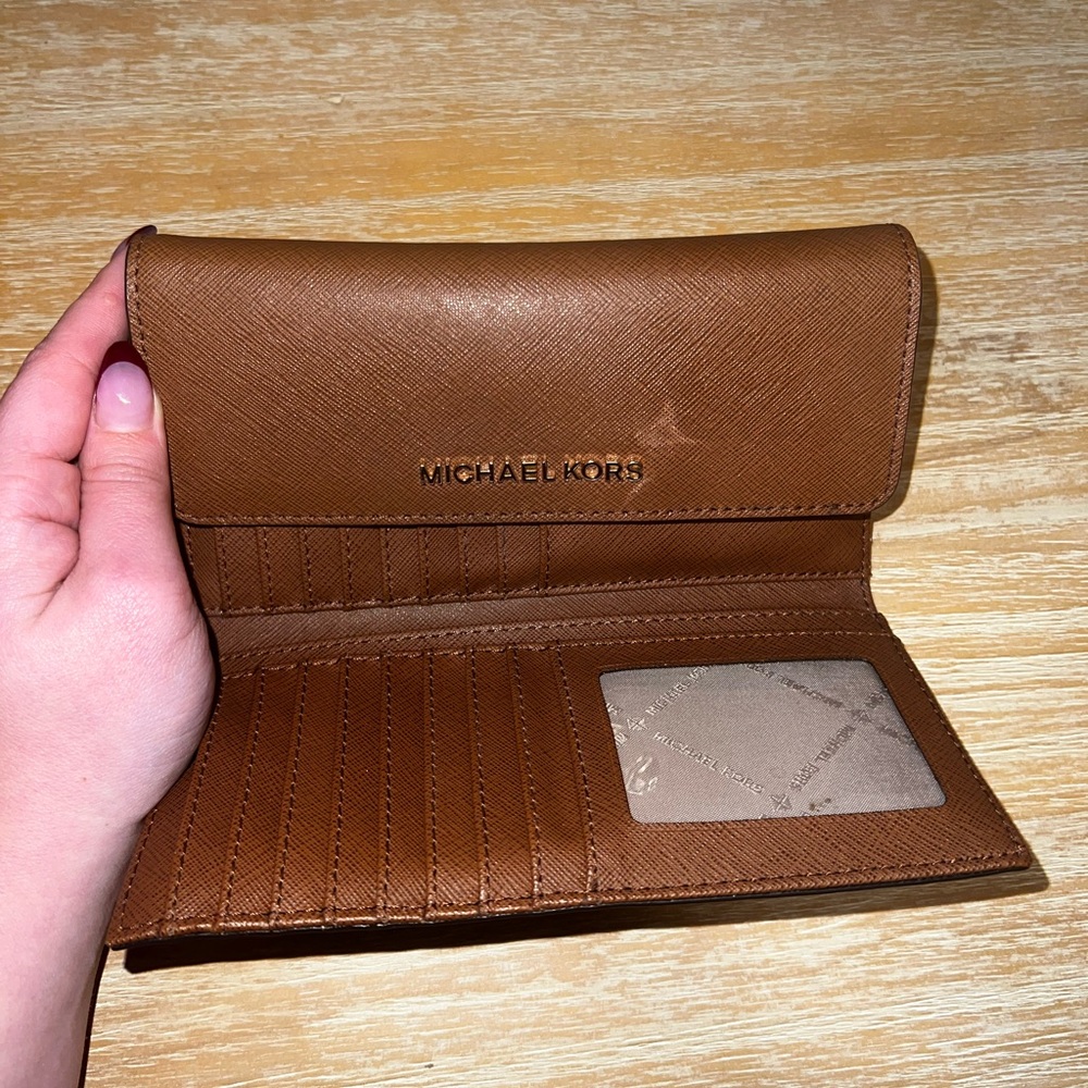 Michael Kors Wallet - Picture 6 of 8